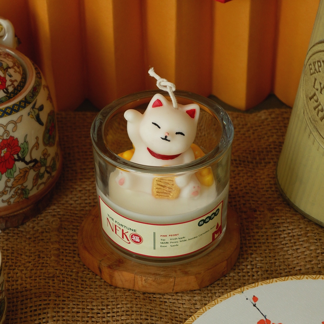The Fortune Neko candle
